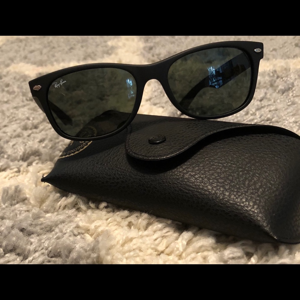 NEW Matte Black Ray Bans